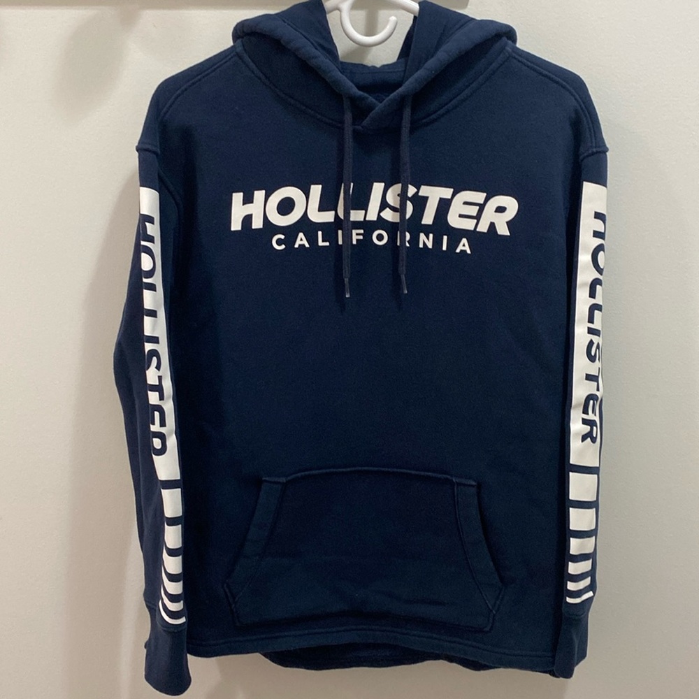 Men’s XS HOLLISTER HOODIE. Navy and White with soft Fleece inside.